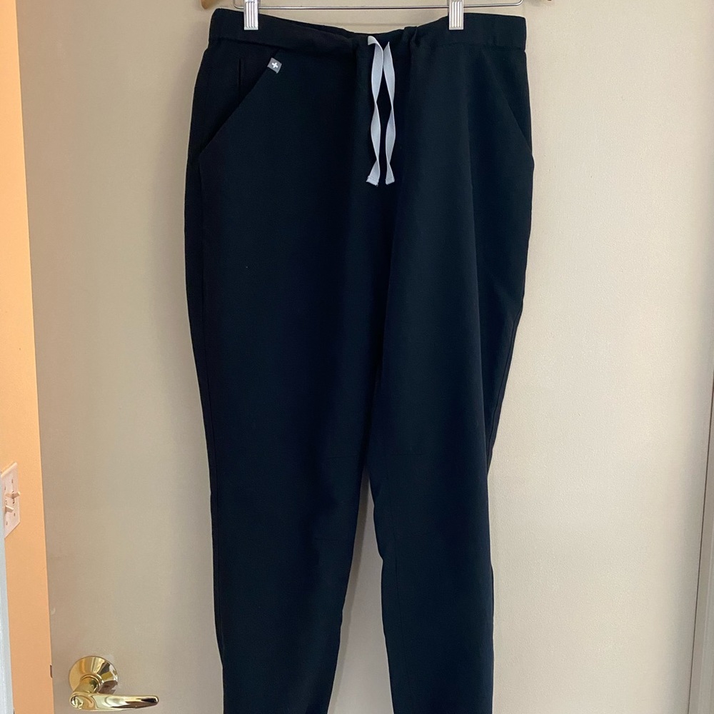 Figs Men’s Black Slim-Fit Jogger Scrubs, sz M